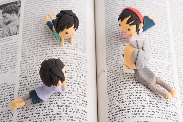 初対面の人に挨拶するような気持ちで自己紹介文を書けば、親しい方にとっても、そうでない方にとっても読みやすい前書きになりますよ。